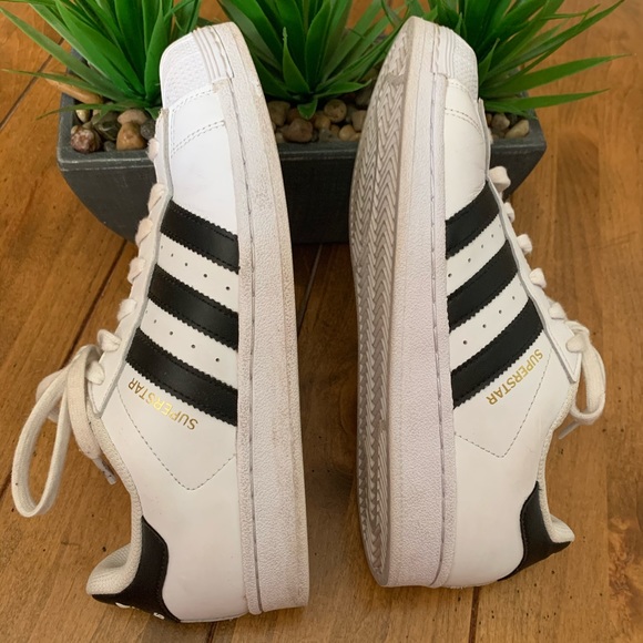 ADIDAS Superstar size W8.5 EUC - Picture 2 of 6